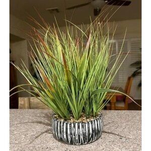 New Small Potted Artificial Grass Plant for Home Kitchen Office Desk Decoration